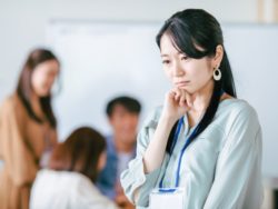 女性